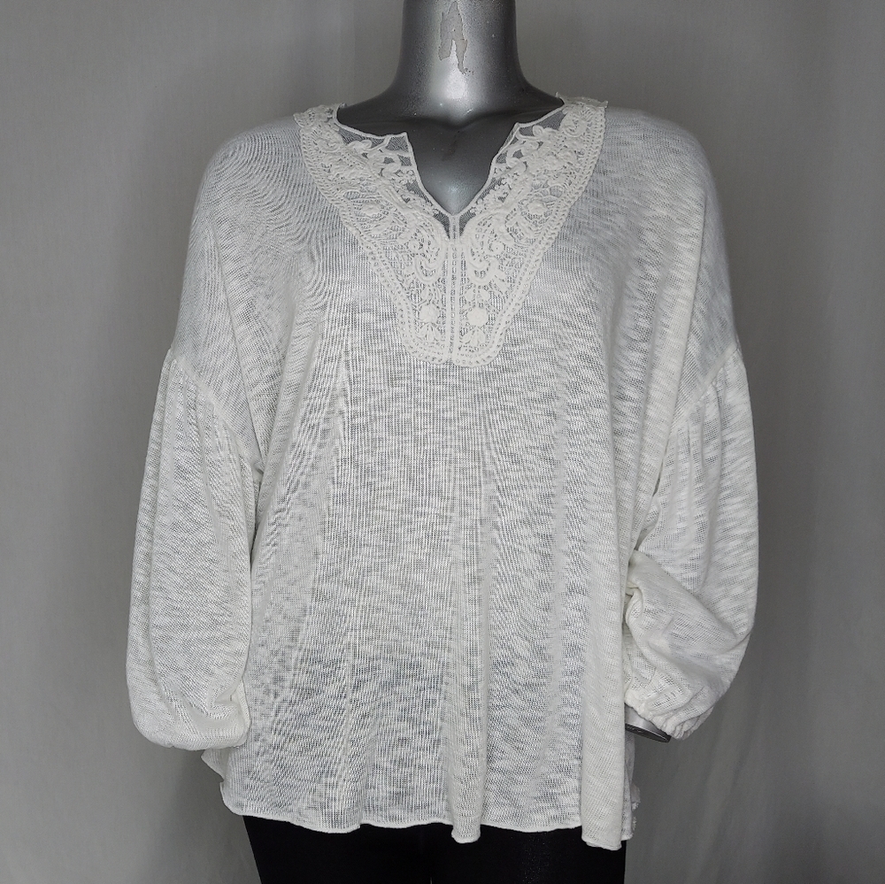 JohnPaulRichard Top 3X Puffed Elbow Stretch Lace Embroidered Floral Peasant‎